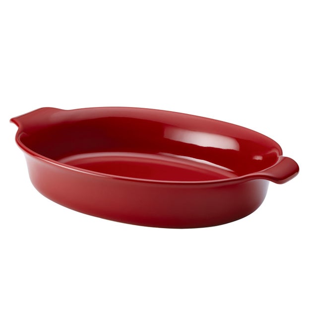 A heavy duty au gratin baking dish that holds up to three whole quarts of something delicious.