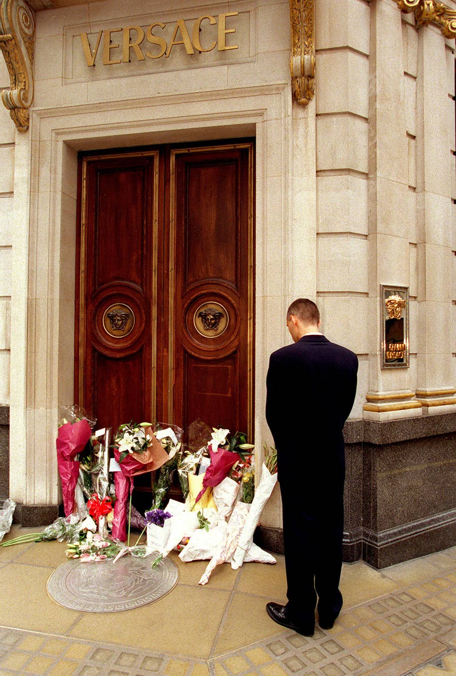 1997年 ヴェルサーチ殺害後に撮影された 心を揺さぶる50枚の写真