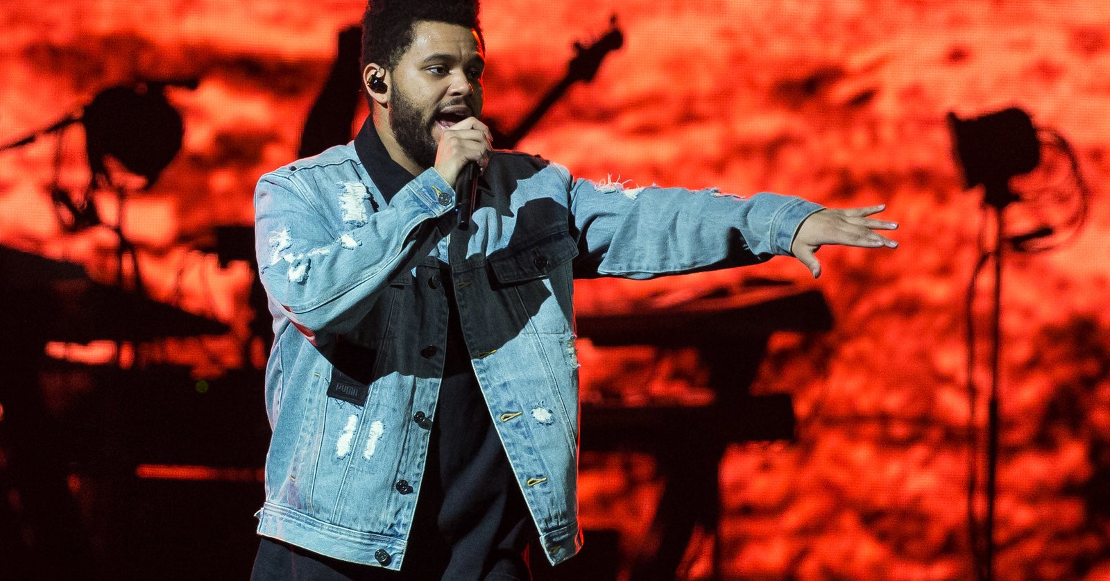 The Weeknd Says He Won't Work With H&M After It Used A ...