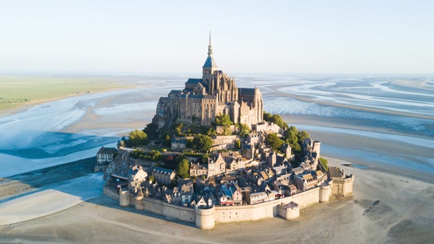2. Die in der Normandie thronende Abtei-Insel Mont Saint-Michel: