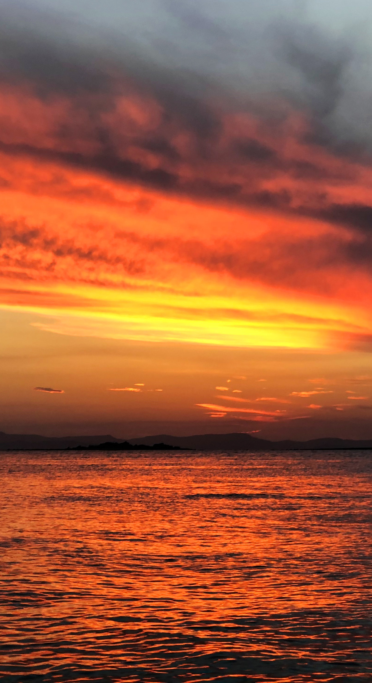 Beautiful Sunset Wallpaper over the Sea in Croatia Free Stock Photo |  picjumbo