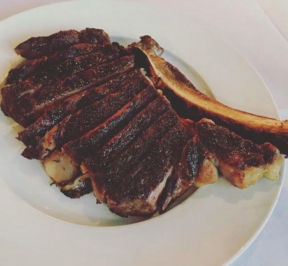 Bobby Van lives up to its signature dish - steak. The Bone-in Rib Eye is a giant hunk of juicy, melt-in-your-mouth steak that is enough for 2 people. The steak if prepared perfectly to your desire with charred outside and tender inside.