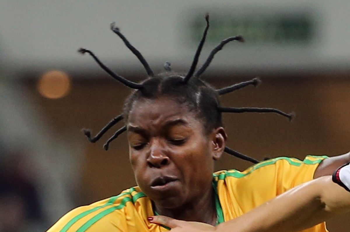 リオ五輪 サッカー女子ジンバブエ代表ニャウムウェさんの髪型が金メダル級の破壊力