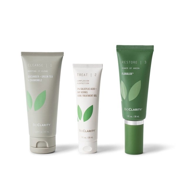Created by nature and powered by science, BioClarity is a new, naturally better way to treat acne and banish blemishes. The innovative three-step system combines the most effective over-the-counter acne medication with nourishing, natural extracts, such as chamomile, oat kernel, green tea, licorice root, cucumber, and salicylic acid, to cleanse, soothe and restore skin. The twice daily, step-by-step system, targets the root cause of breakouts in blemished skin with new liposomal delivery technology, and is clinically proven to soothe skin, alleviate redness, reduce pore size, and kill the bacteria that cause acne.