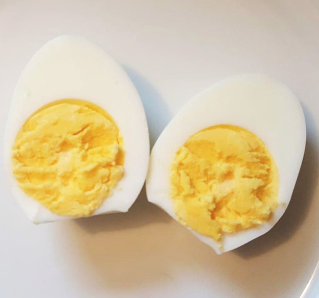 Now, I am aware there are ~some people~ who prefer their eggs fully cooked.