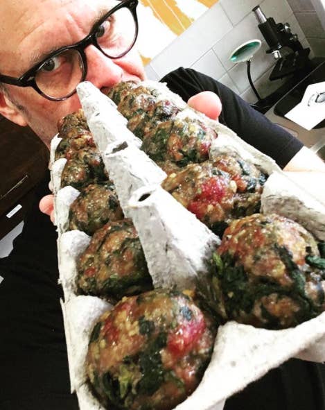 Here Are Alton Brown S Most Nerdy And Brilliant Cooking Hacks