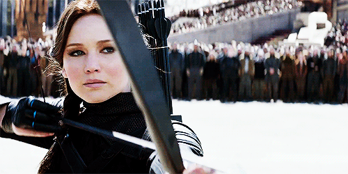 She can be covered in blood and dirt but you will NEVER see her without her eyeliner game on point. Because she's a badass warrior whose winged eyeliner could kill a man. Duh.