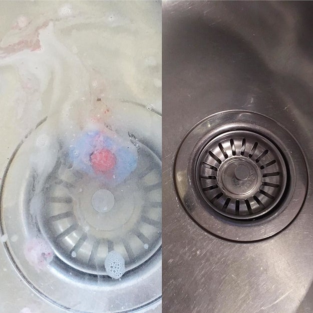 Der Abfluss verstopft ständig? Einfach ein Geschirrspül-Tab im Becken auflösen. Das lässt nicht nur alles glänzen, sondern entfettet gleichzeitig den Ablauf und beseitigt Gerüche. 🌊