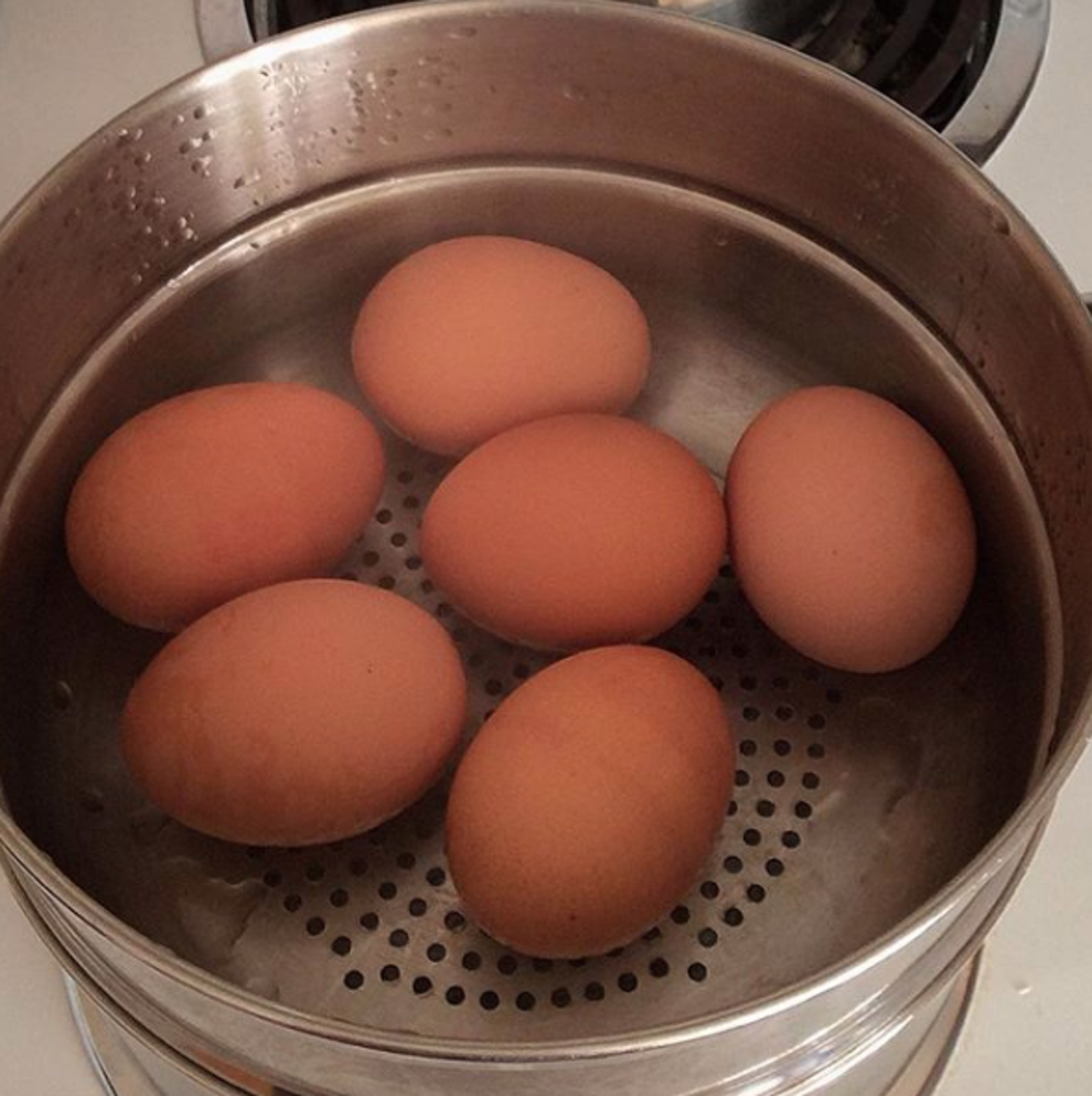 $18 Kitchen Invention 'Eggbears' Makes Boiling And Holding Brown