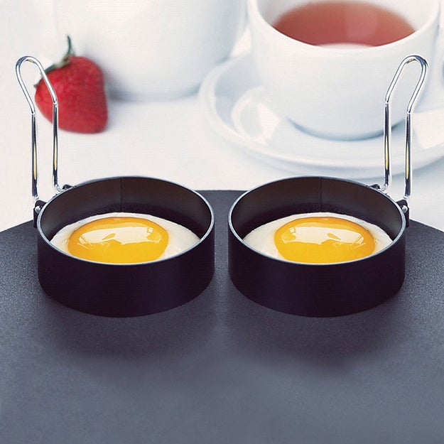 A set of two non-stick egg rings to ensure that your eggs are always the perfect shape.