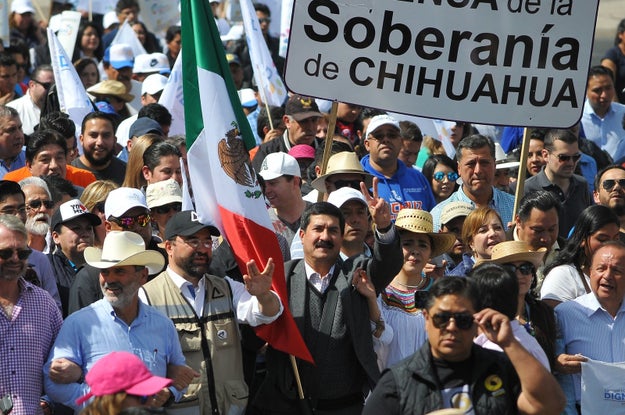Riding a wave of disenchantment and frustration felt deeply across the country, Corral announced the launch of the “Caravan and March for the Dignity of Chihuahua.”