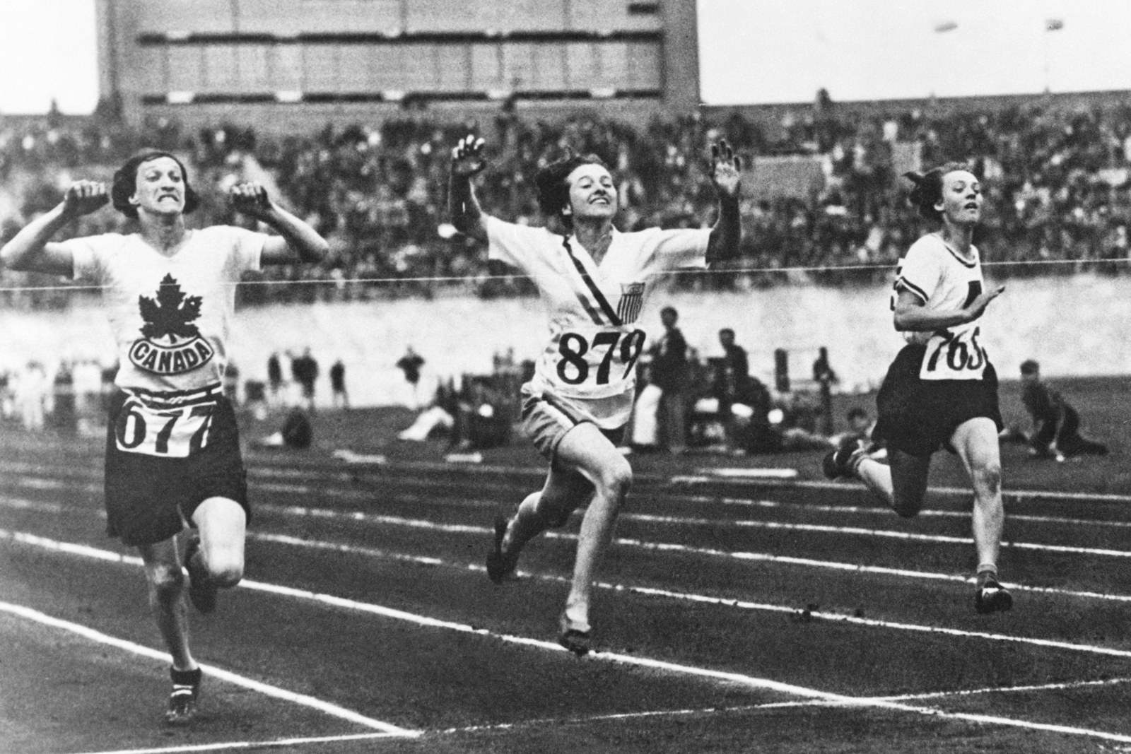 23 Of The Most Powerful Pictures In Olympic History