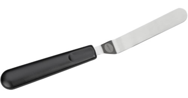 An angled nine-inch spatula ideal for cake decorating.