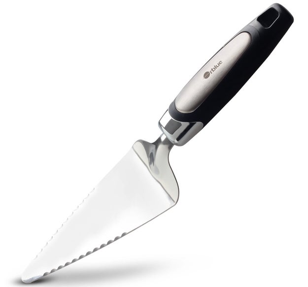 A rust-proof server featuring a serrated edge to slice through even the most delicate pastries.
