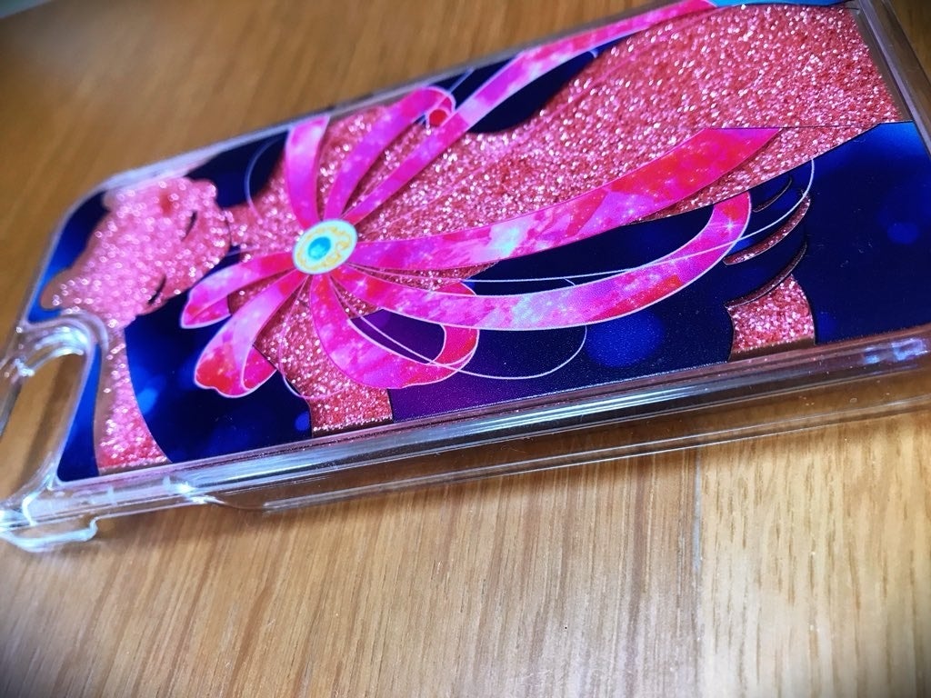 うさぎちゃんが手の中で変身 セーラームーンの自作iphoneケースが美しすぎる