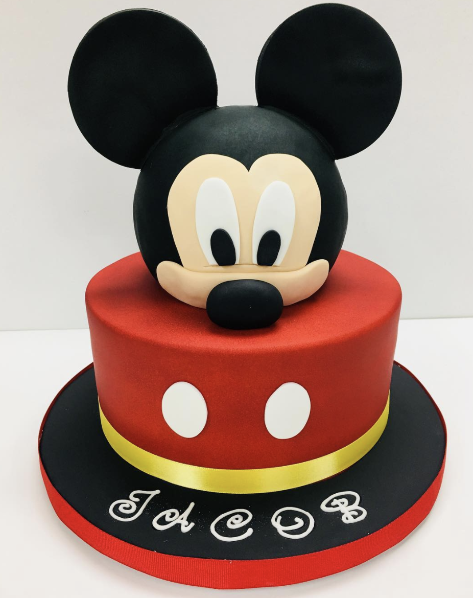 fondant mickey cake that looks cute