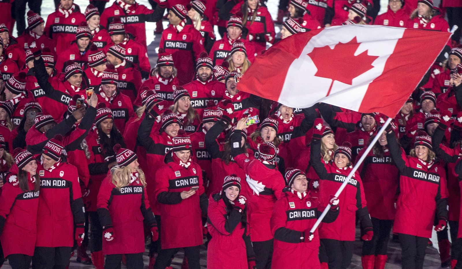 Канада корея. Canadian Olympic Team. Модель Канада Корея. Fire Team Canada. Канада зима фото концерт на корабле.