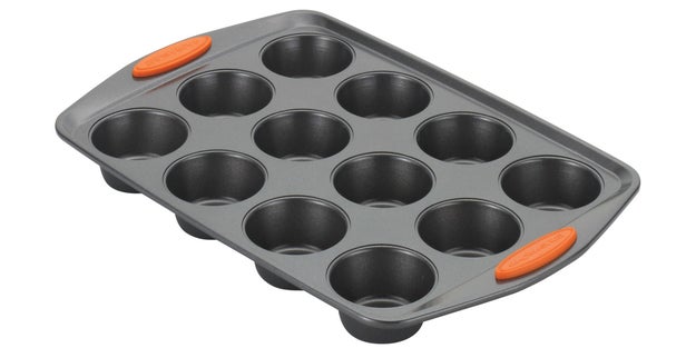 A 12-cup muffin pan with extra grippy handles for an easy trip from oven to table.