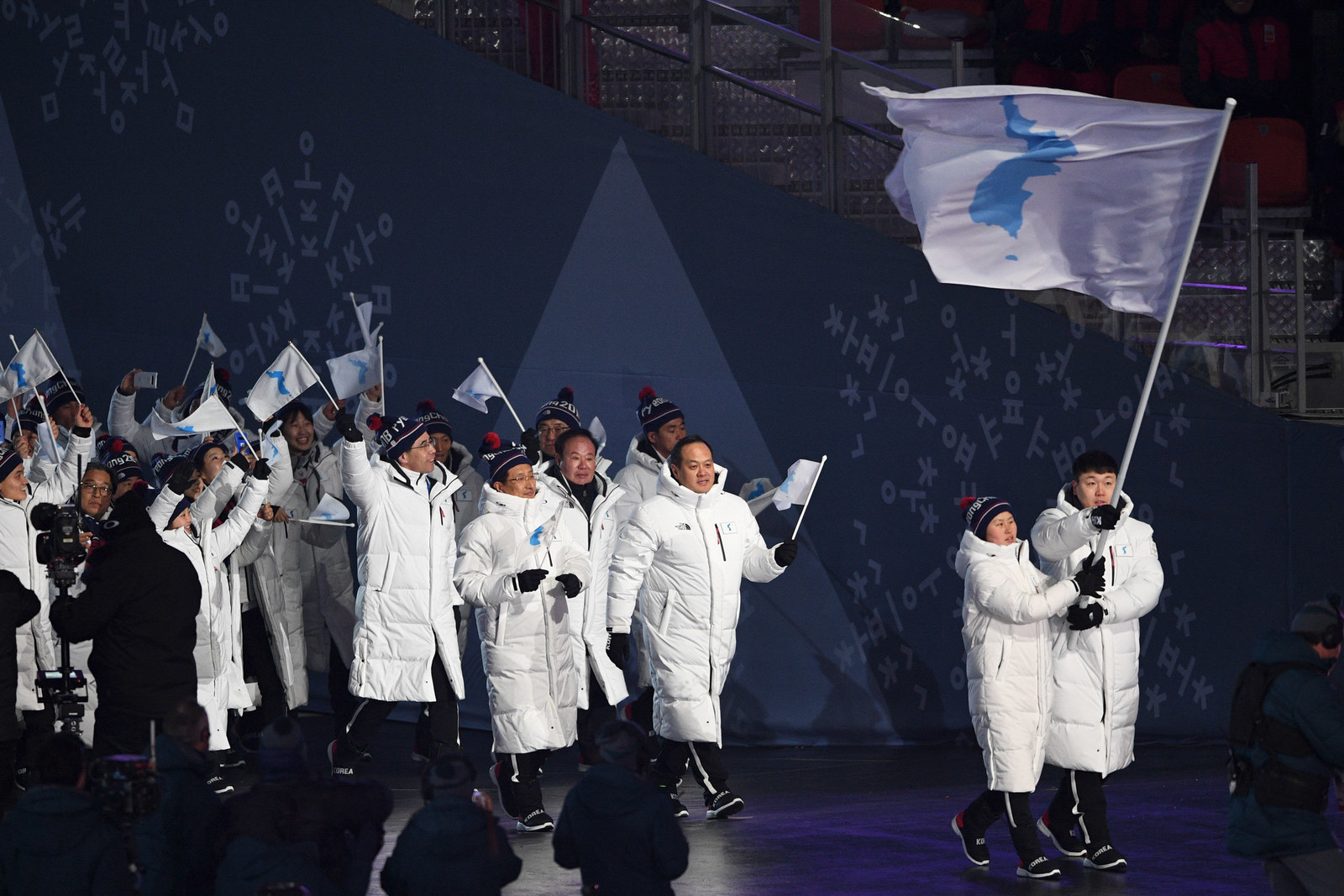 Unified Korean women's ice hockey team loses Olympic opener, but peace wins  (updated) - Xinhua