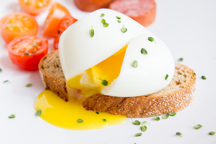 14 Photos Of Eggs With Runny Yolks That Will Make You Drool Against ...