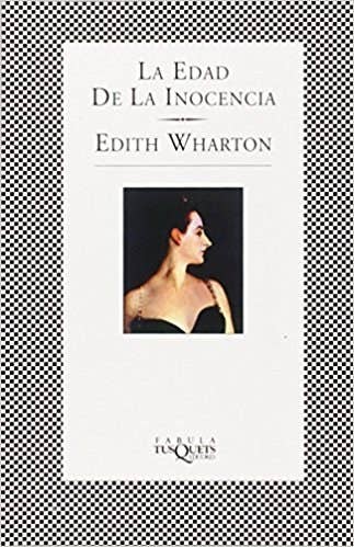 Por qué: porque Edith Wharton fue una mujer estupenda que se negó a vivir encorsetada por las leyes sociales de su época e hizo lo que le vino en gana. Porque cuando no tenía claro hacia dónde tirar con su carrera Henry James le dijo &quot;escribe sobre Nueva York, la primera mano es valiosísima&quot; y ella cogió, escribió y ganó el Pulizter. Y es cierto que esta primera mano es estupenda para hacernos una idea de cómo era la sociedad neoyorkina de principios del siglo XX, y de cómo entre ellos y nosotros todavía hay un hilo que nos une: el miedo paralizador a que nos juzguen por tomar decisiones que nos hacen felices.Una frase: &quot;La verdadera soledad consiste en vivir entre toda esa gente encantadora que solo te pide que finjas&quot;.Puedes comprarlo por 9,95 €.