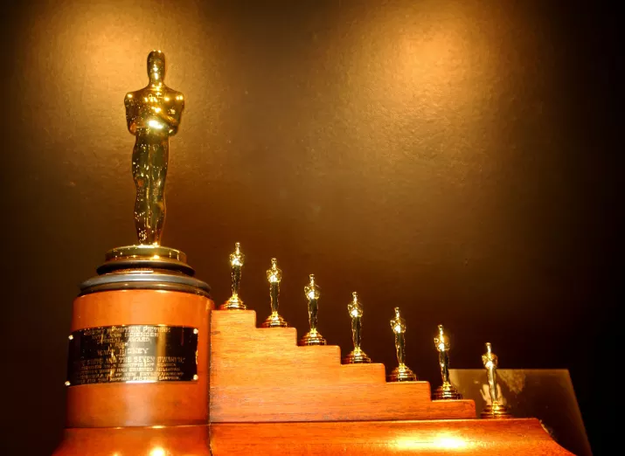 Disney's Oscar for Snow White and the Seven Dwarfs came with seven dwarf-sized Oscar statues.