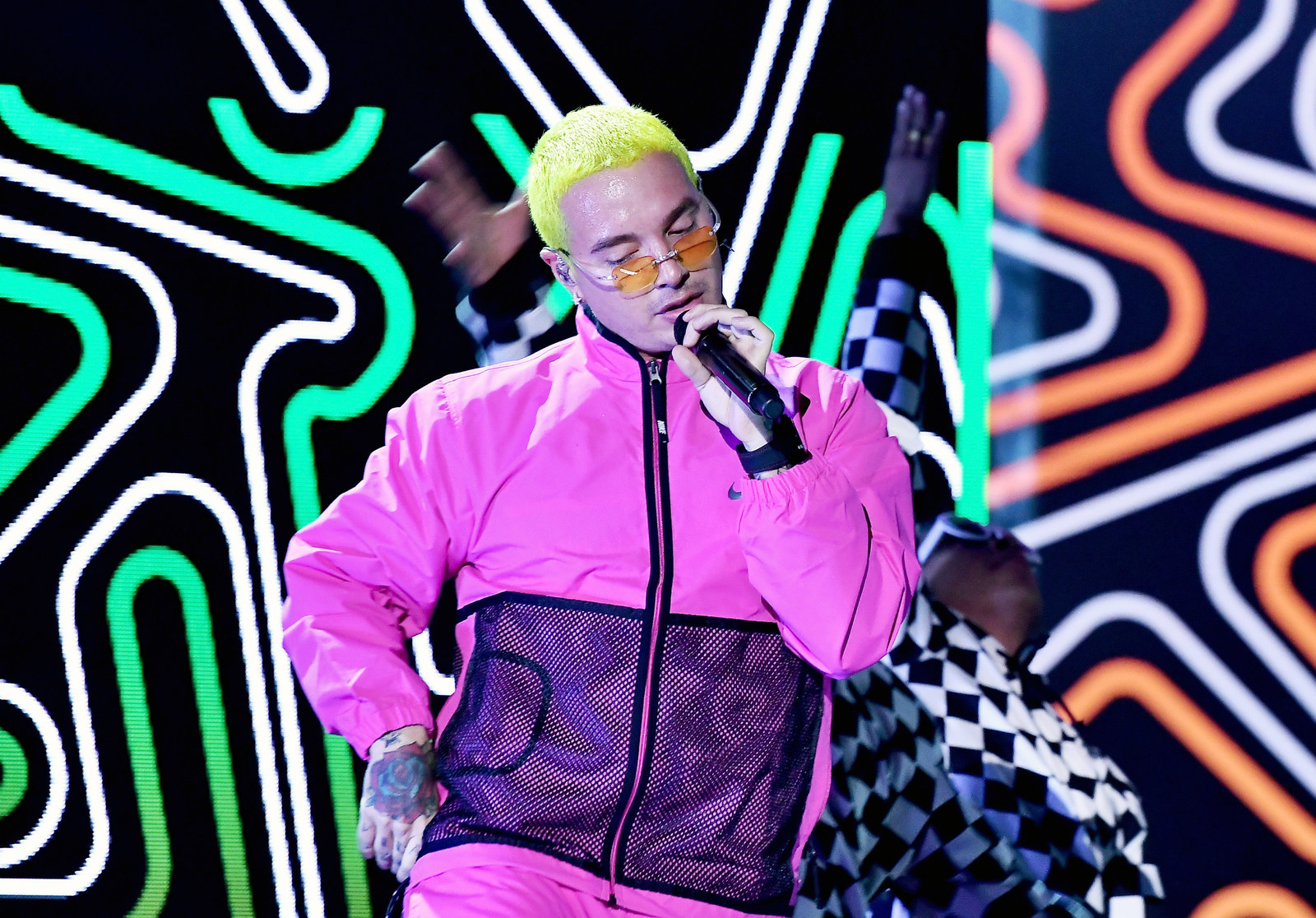 Balvin está llevando el nombre de los latinos bien en alto, pues el músico goza de reconocimiento y aclamación internacional, dentro y fuera del público hispanohablante.