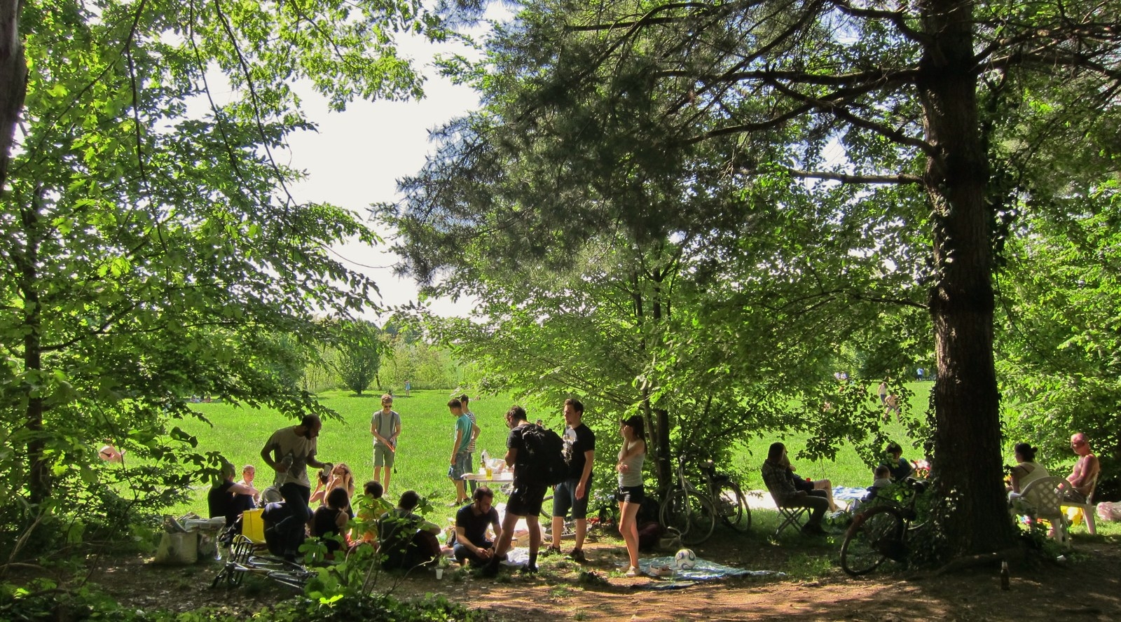 The day after Easter is picnic day for most Italians. They eat traditional, fresh spring food and enjoy life in nature in good company.