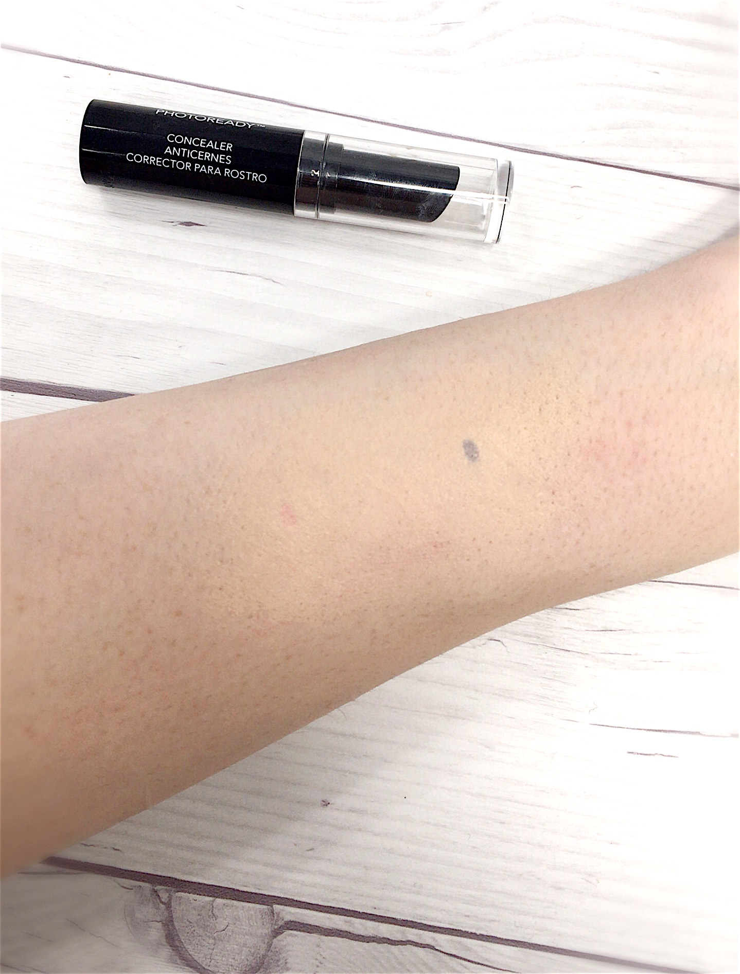 赤い印は結構隠れましたが、黒い印はイマイチです。こちらもシミやクマには向いていませんでした。値段も高めなので、総合評価は低めです。総合評価:★★☆☆☆(5点満点中2点)