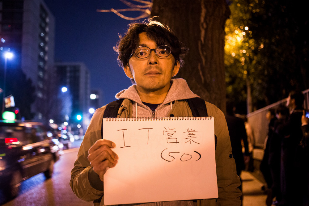「2015年の安保法制のときに初めてデモに参加しました。それから2ヶ月に一回は参加しています。きっかけはSEALDs。若い人たちがこんなに行動しているんだから、僕らおっさん世代も頑張らないとと触発されました」