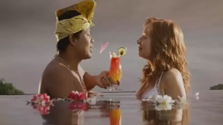 Why it was so good: Rhonda and Ketut were your first OTP. You were very invested in their "relationship" over the course of several AAMI commercials. Iconic line: "You look so hot today, like a sunrise."