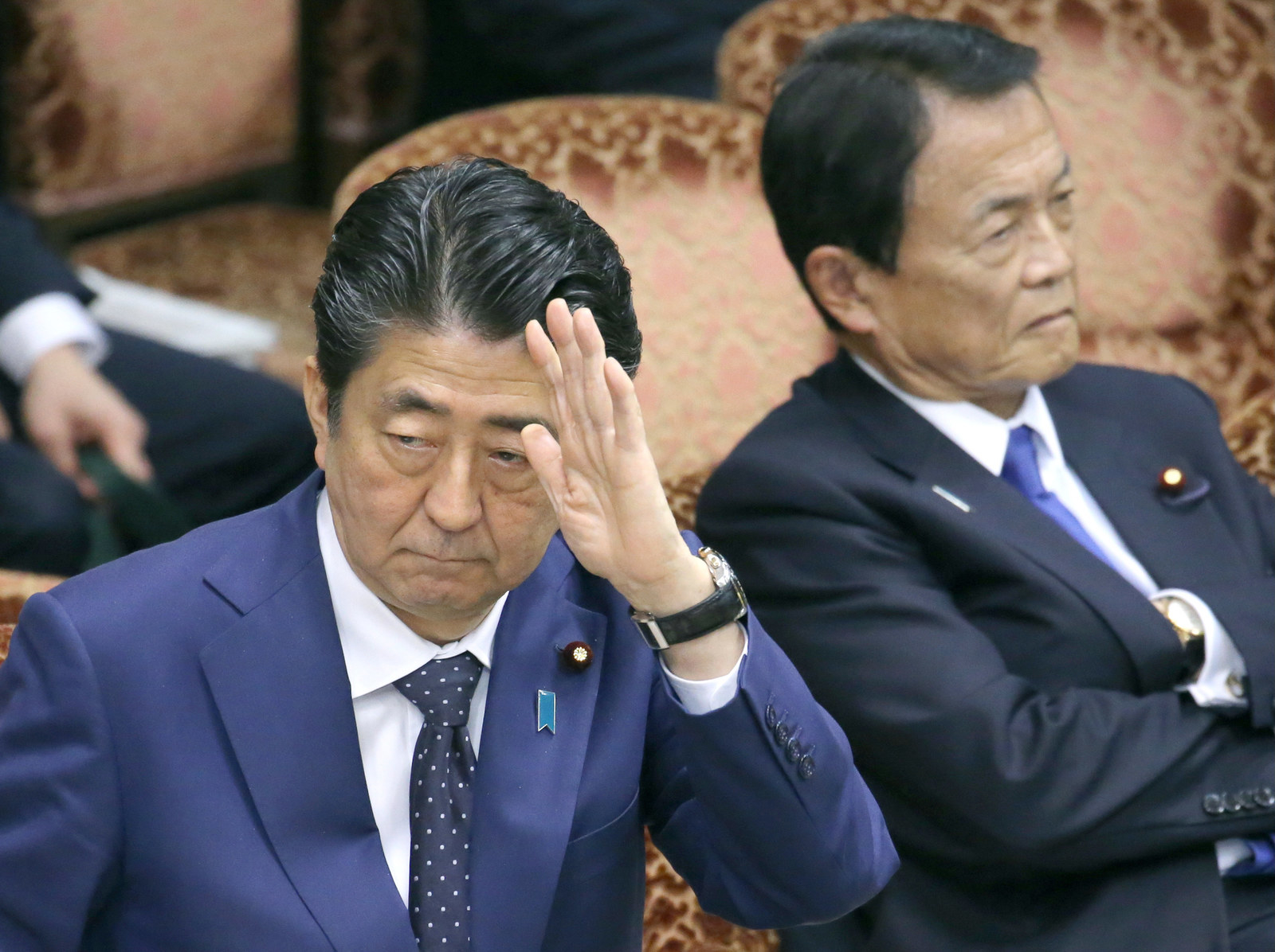 一連の改ざんに関しては、虚偽公文書作成などに当たる可能性があり、大阪地検特捜部が慎重に調べている。麻生太郎・副首相兼財務相は、当時の佐川宣寿・理財局長の答弁に合わせて「一部の職員」が行ったとして、責任は佐川氏にあるとの見解を示している。麻生財務相や安倍首相ら、政治家の関与や責任の有無については、まだ明らかになっていない。
