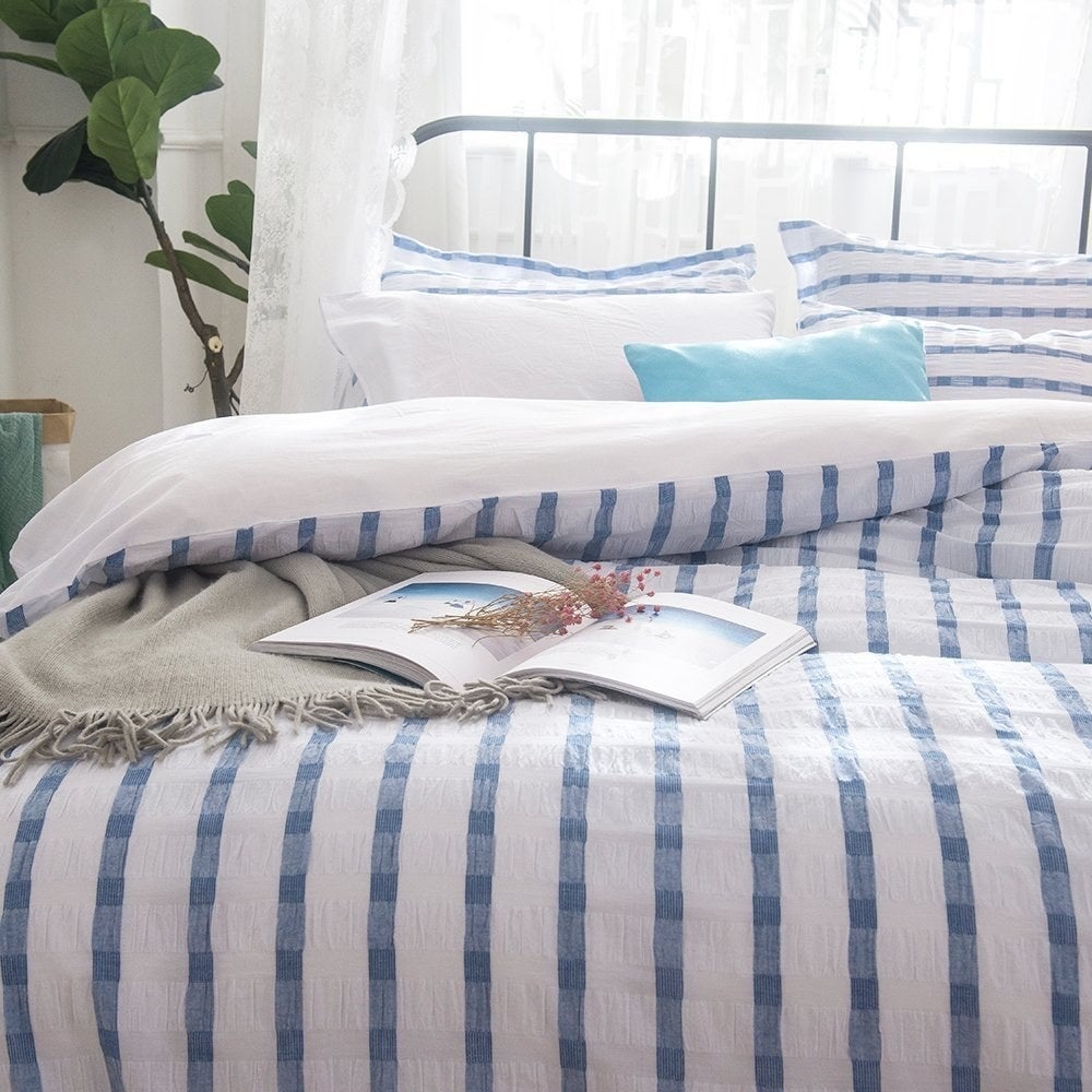 Lightweight Bedding That's Perfect For Hot Weather