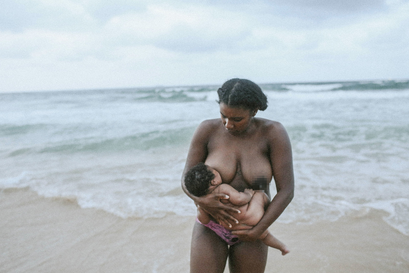 These Breastfeeding Mums Posed Nude On The Beach And There's Nothing More  Beautiful