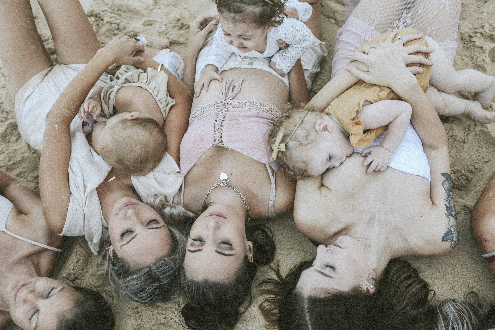 Breastfeeding Nude Girl On The Beach - These Breastfeeding Mums Posed Nude On The Beach And There's Nothing More  Beautiful