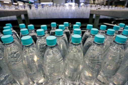 Bottled water contains microplastics