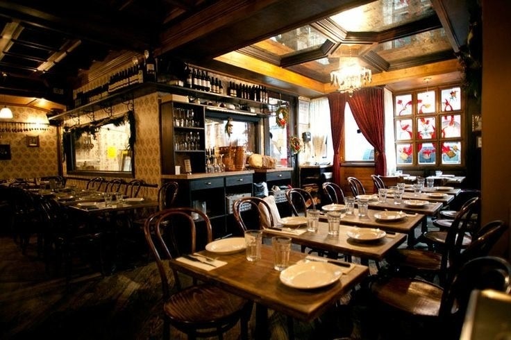 Located on the corner of Allen and Rivington Street in Manhattan's hip Lower East Side neighborhood, Sauce Restaurant serves an authentic, family-style Southern Italian cuisine. The restaurant specializes in delicious handmade pasta and variety of meaty and vegetarian-friendly sauces, such as marinara, bolognese, passato, and filetto.