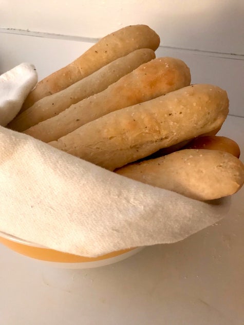 I M Kind Of Obsessed With This 90 Minute Olive Garden Breadsticks