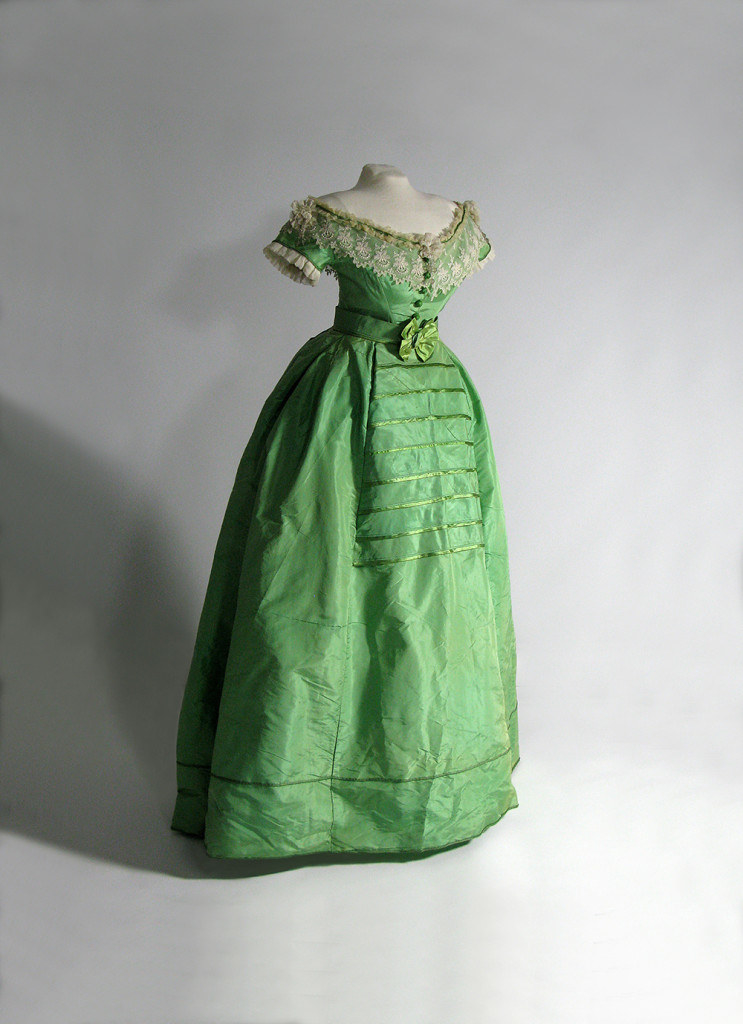This Trendy But Toxic Shade of Green Left Thousands Dead in the Victorian  Era