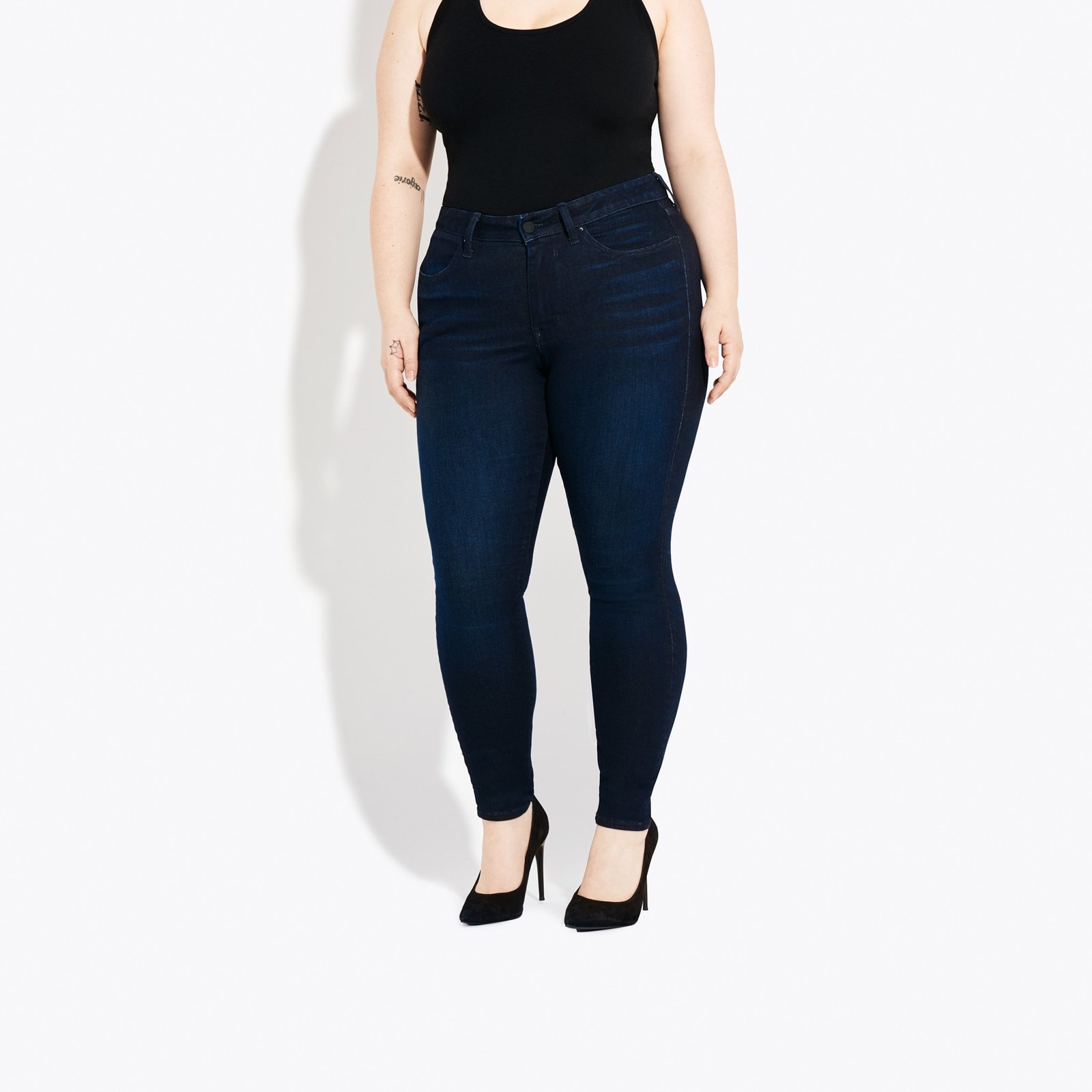flattering jeans for plus size