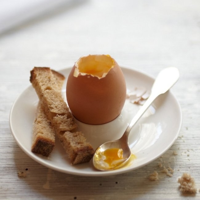 14 Photos Of Eggs With Runny Yolks That Will Make You Drool Against ...