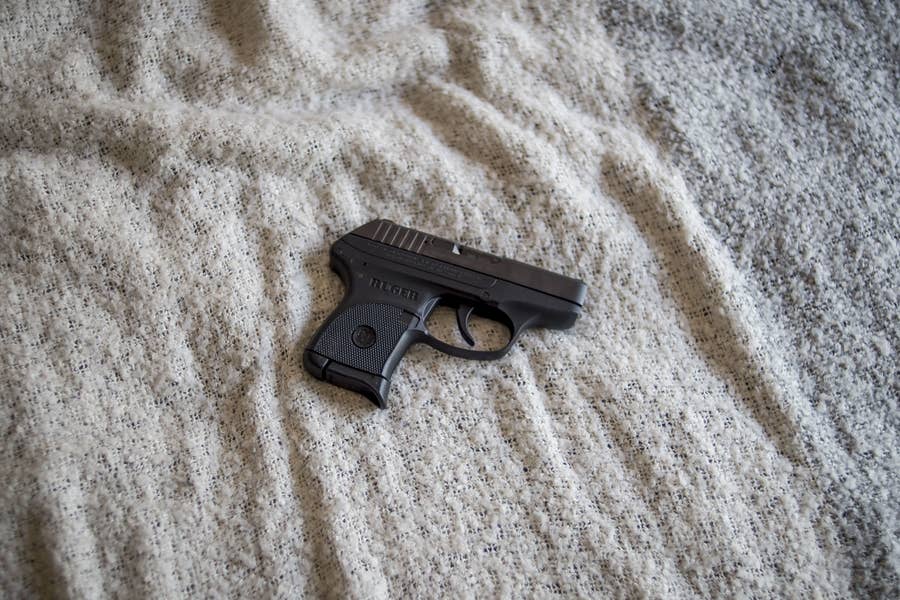 銃を持つということは誰かの命を奪う覚悟を持つということ 家族や友人に向けて発砲する事件が後を絶たない