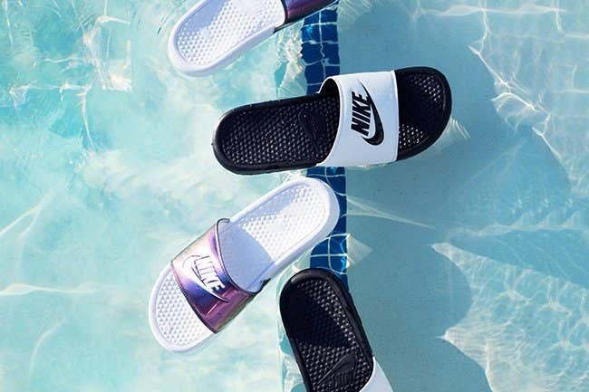 28 Cute Pairs Of Sandals For Wide Feet