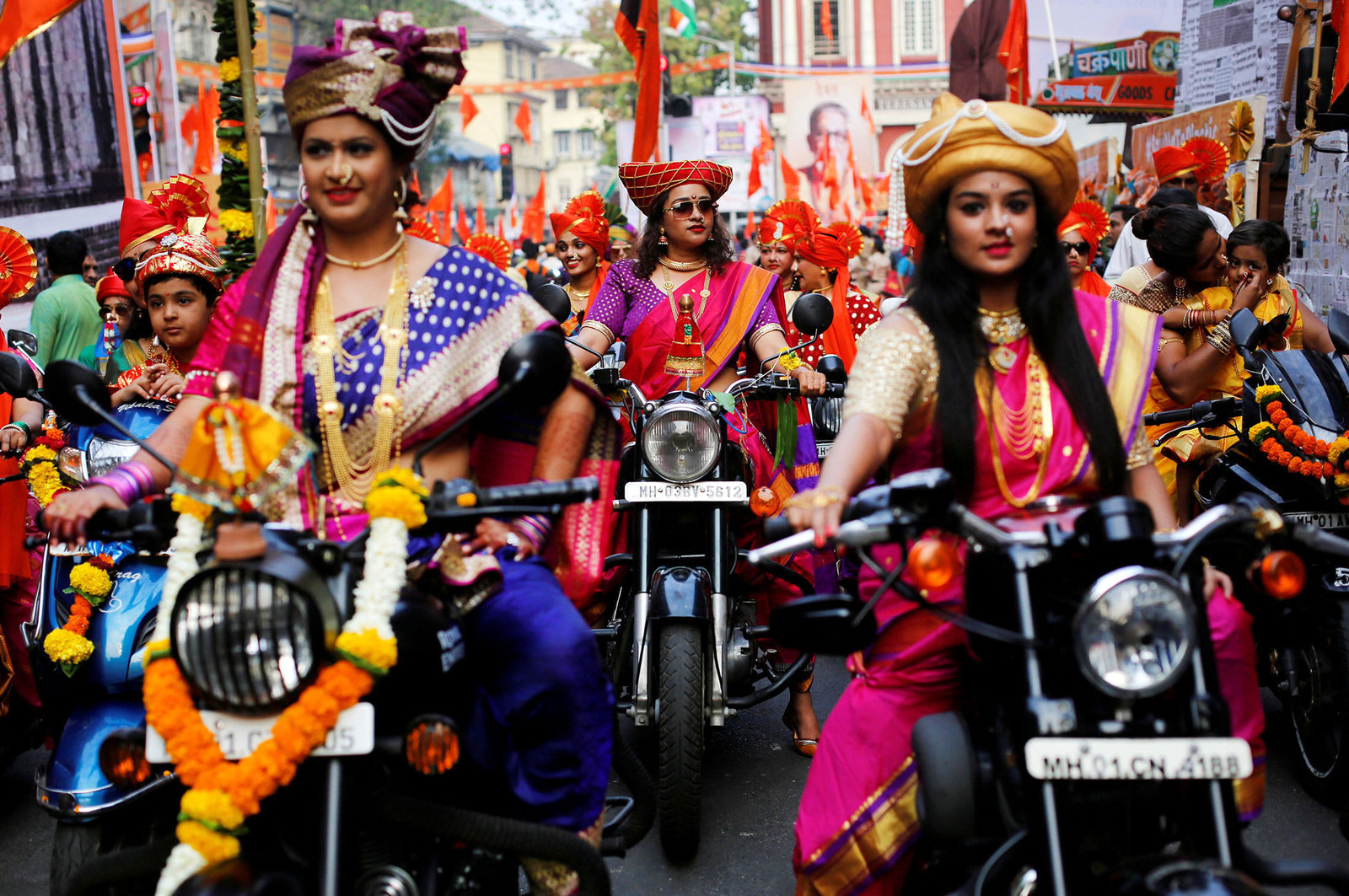 Покажи гуди. Гуди Падва в Индии. Гуди Падва праздник в Индии. Индия 21 века. Индия яркие фото.