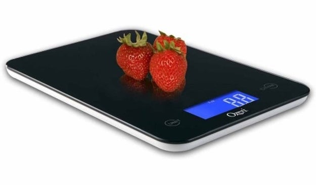 An ultra-slim kitchen scale with an easy-to-clean touchscreen surface for following each recipe as precisely as possible.