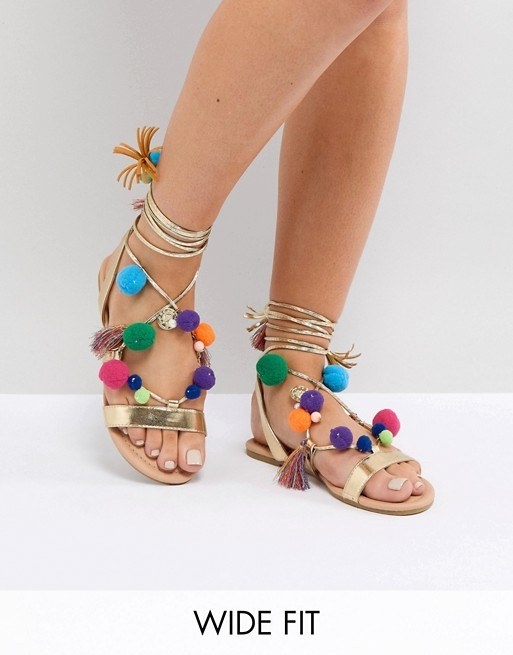 trendy sandals for wide feet
