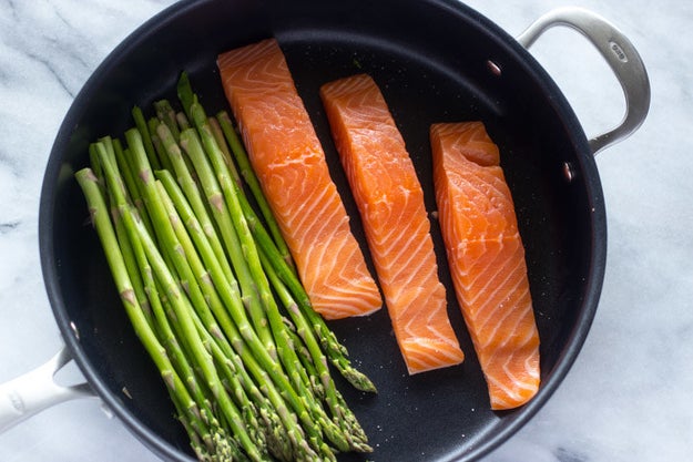 10-Minute Lemon Garlic Salmon &amp; Asparagus