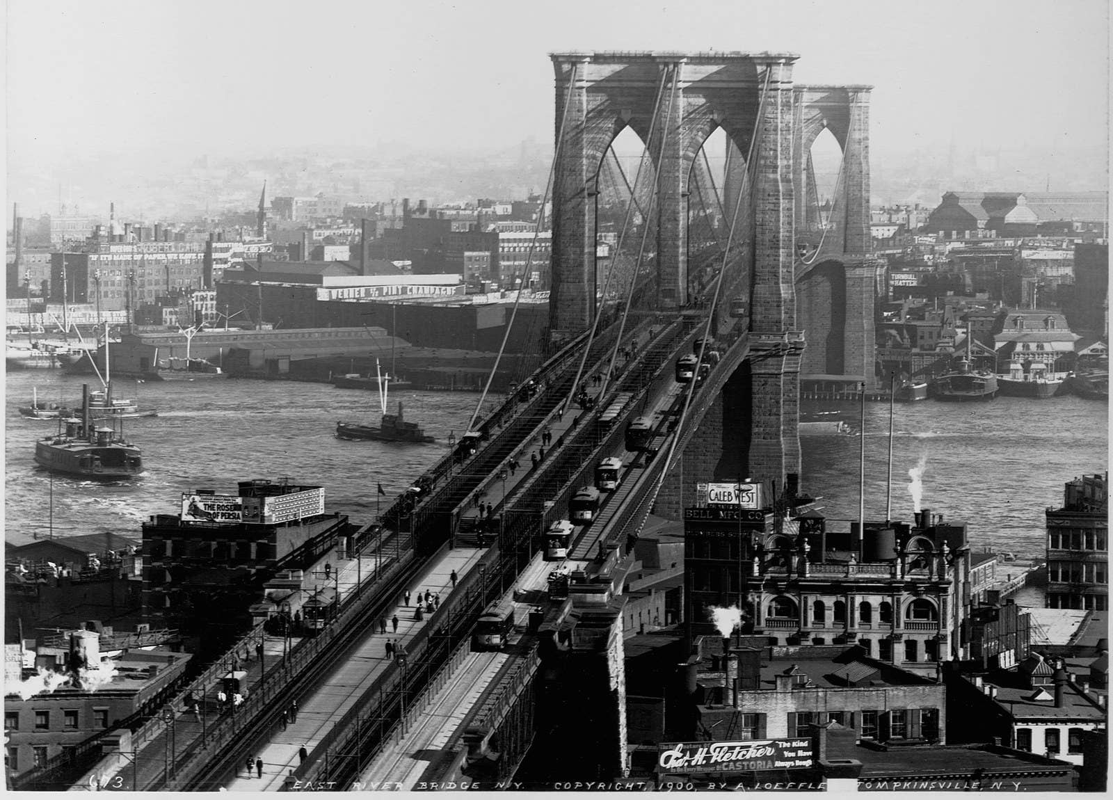 A ponte do Brooklyn quando estava sendo concluída.