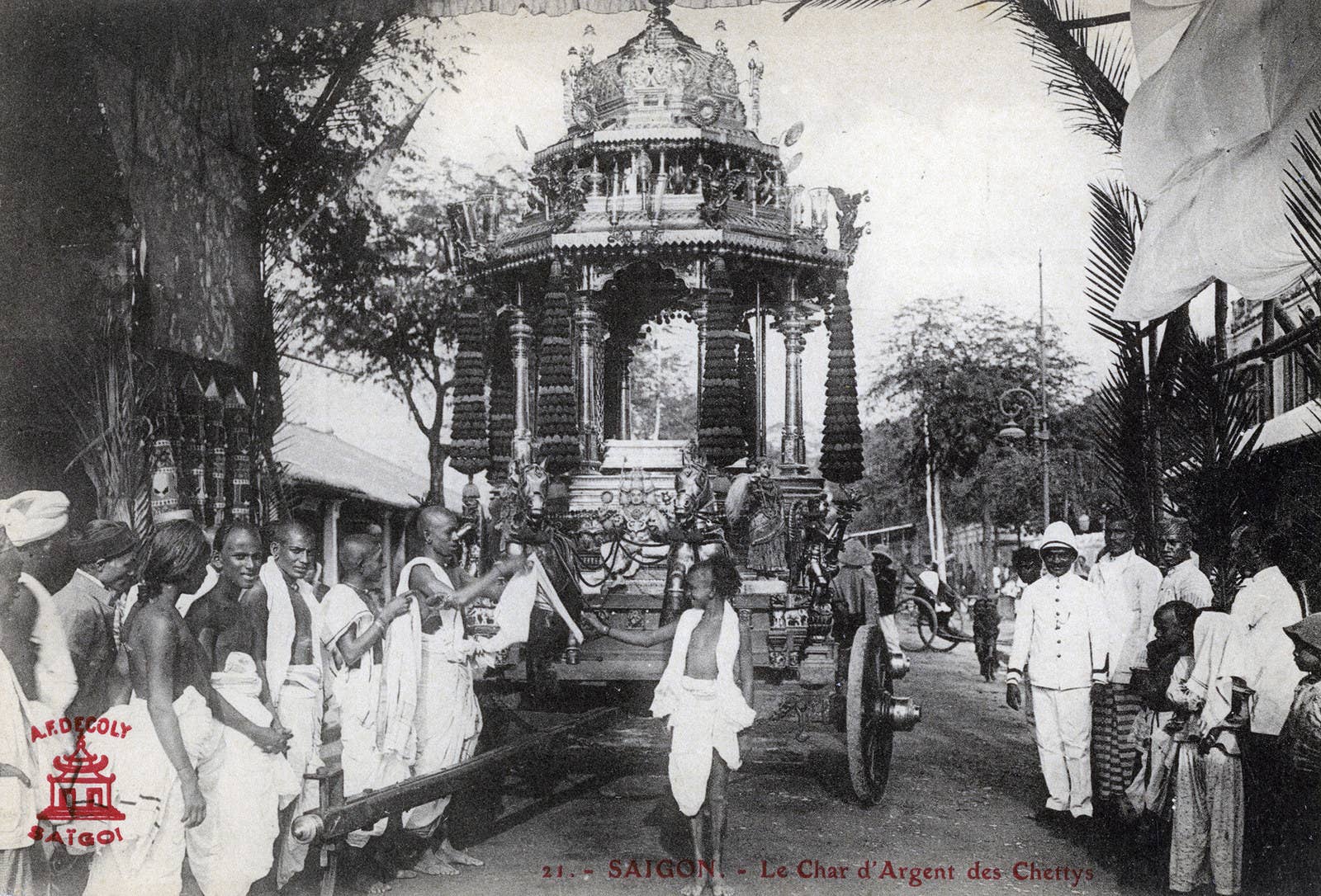 A carruagem de prata dos Chettiars, um título usado por várias castas do sul da Índia, vista aqui em Saigon (hoje Ho Chi Minh).