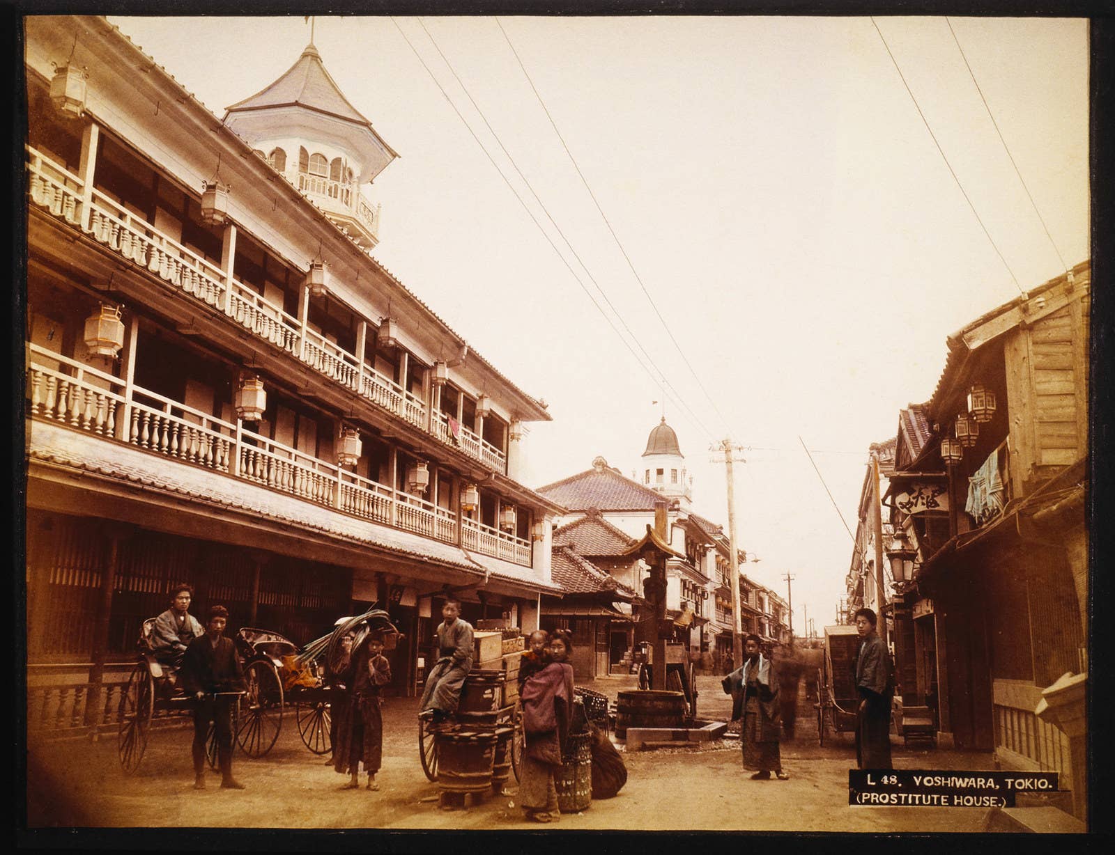 O distrito de Yoshiwara em uma foto colorida à mão.